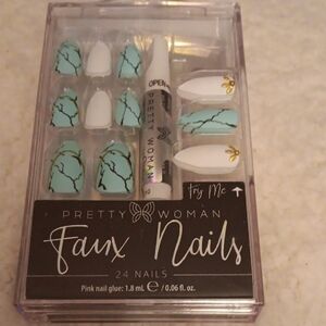 Pretty Woman Faux Nails Set - Blue and White